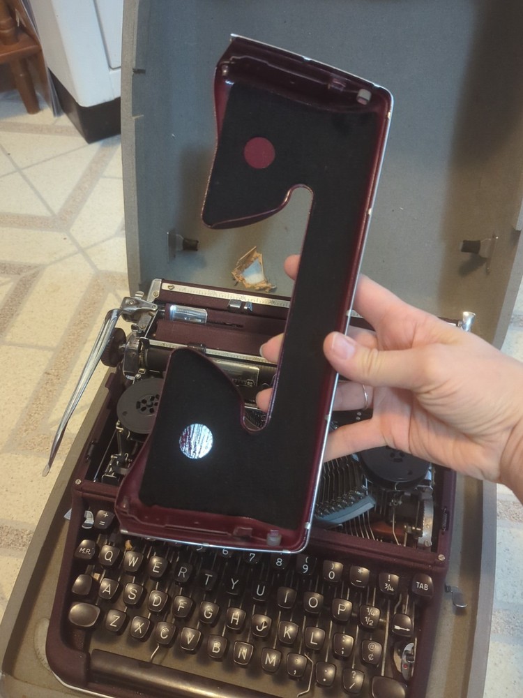 Maroon SM3 Olympia DeLuxe Manual Typewriter, w/case Fixer Upper
