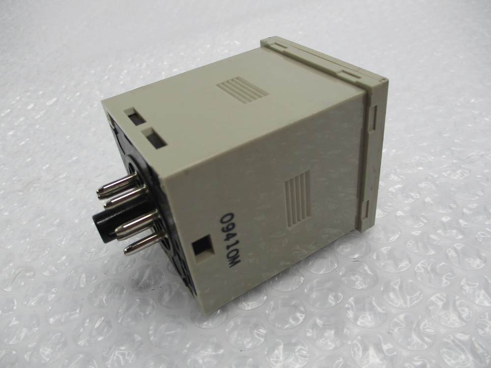 OMRON H3CR-F8N TIMER NSNP