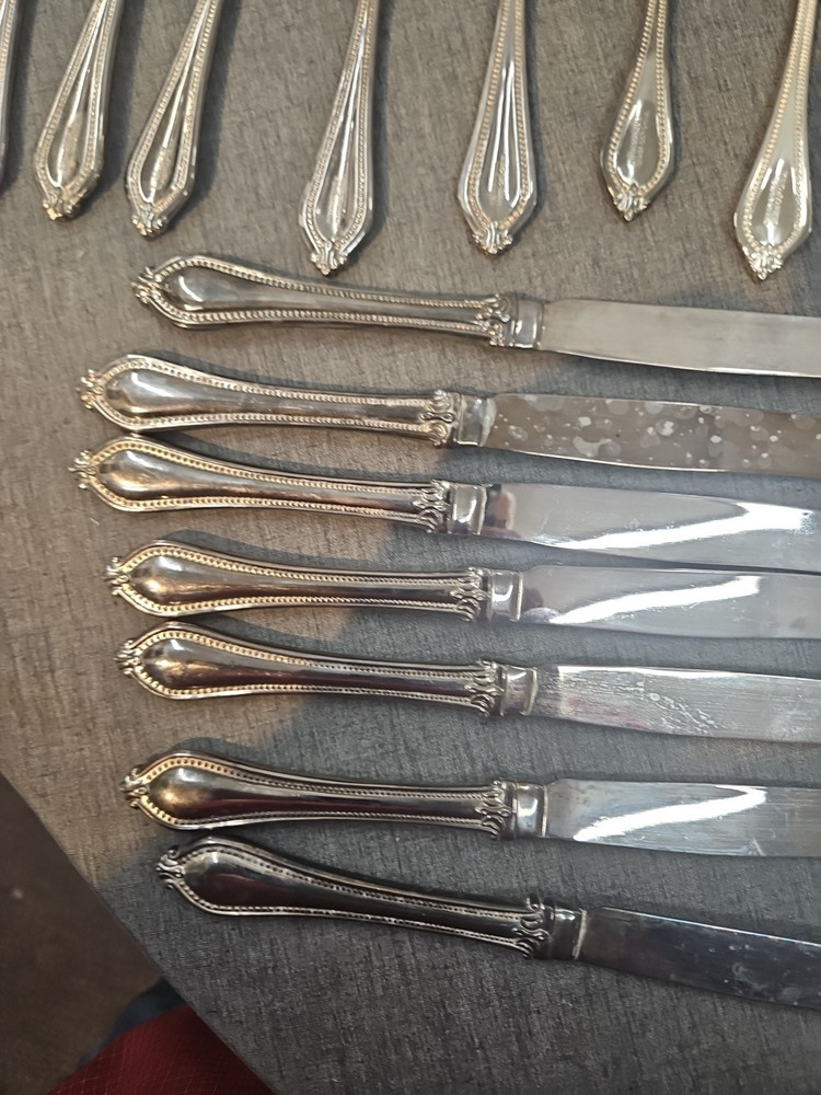 International Silver-Plated Yorkshire Bead Flatware 35pc 7 Place Settings