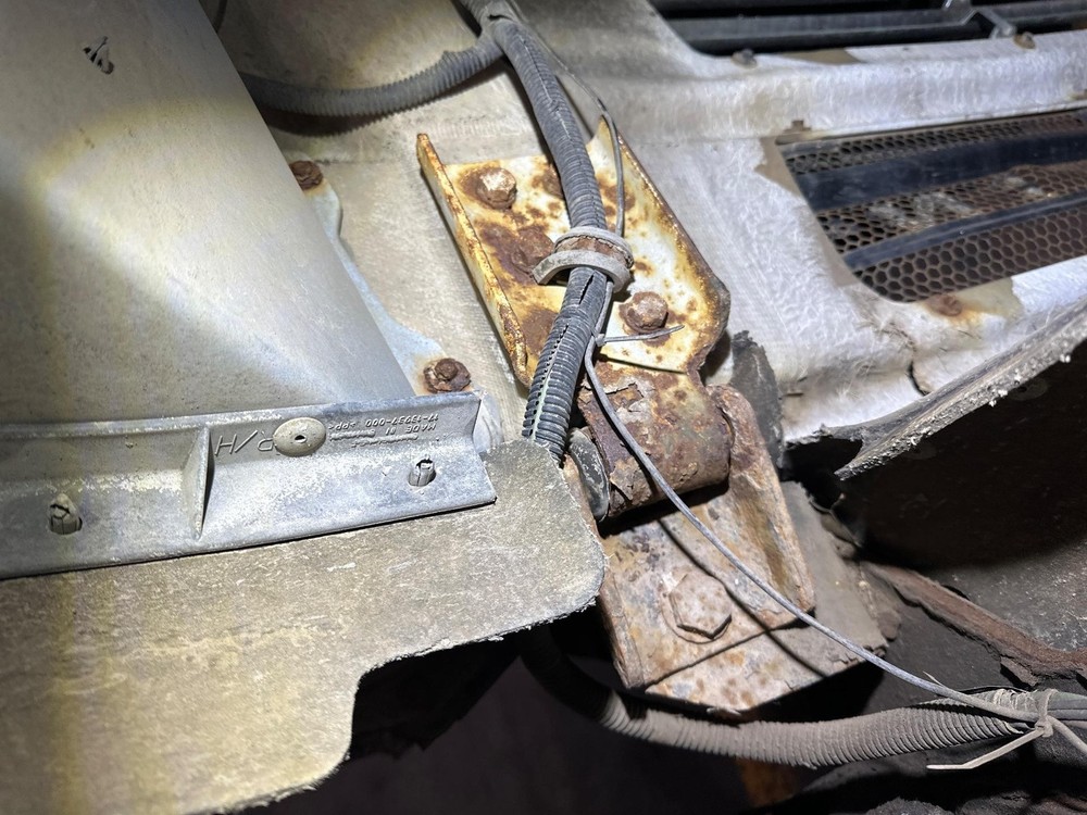 Sterling ACTERRA Left/Driver Hood Hinge - Used