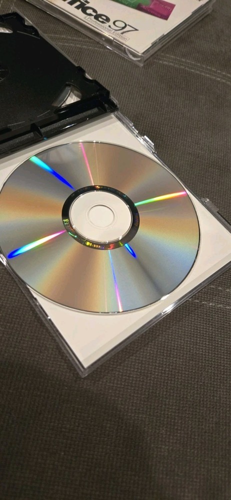 Microsoft Office 2000 Professional Upgrade CD-ROM Windows 95 98 NT Complete Box