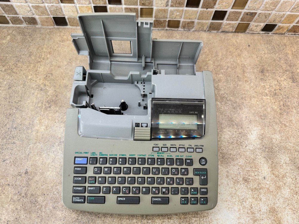 Brother P-Touch PT-540 Label Maker