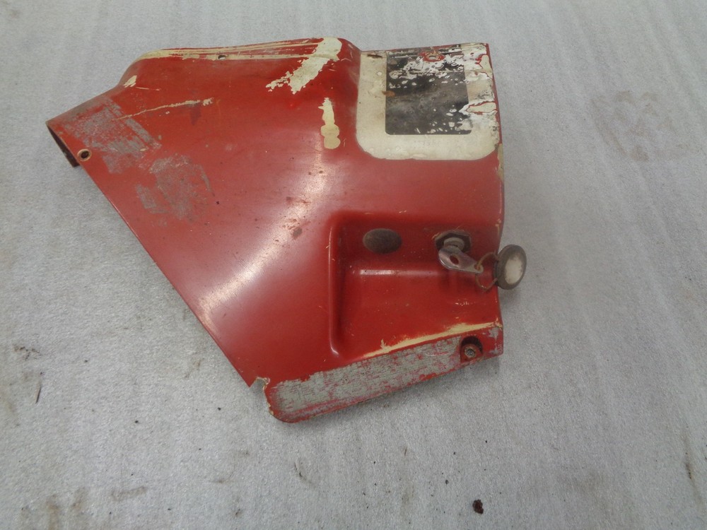 INTERNATIONAL 584. INSTRUMENT PANEL RIGHT SIDE. WITH IGNITION SWITCH.