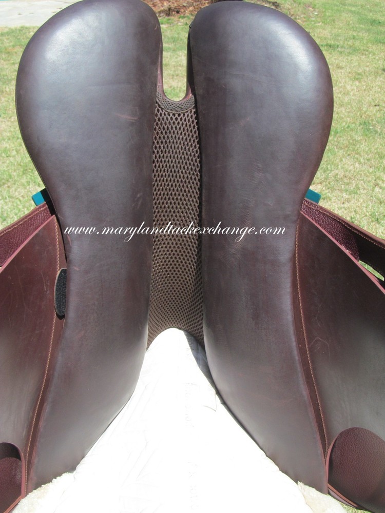 17.5" DEVOUCOUX ENARA jumping saddle(CRYSTALS)-(INCLUDES ACCESSORIES) 2024 MODEL