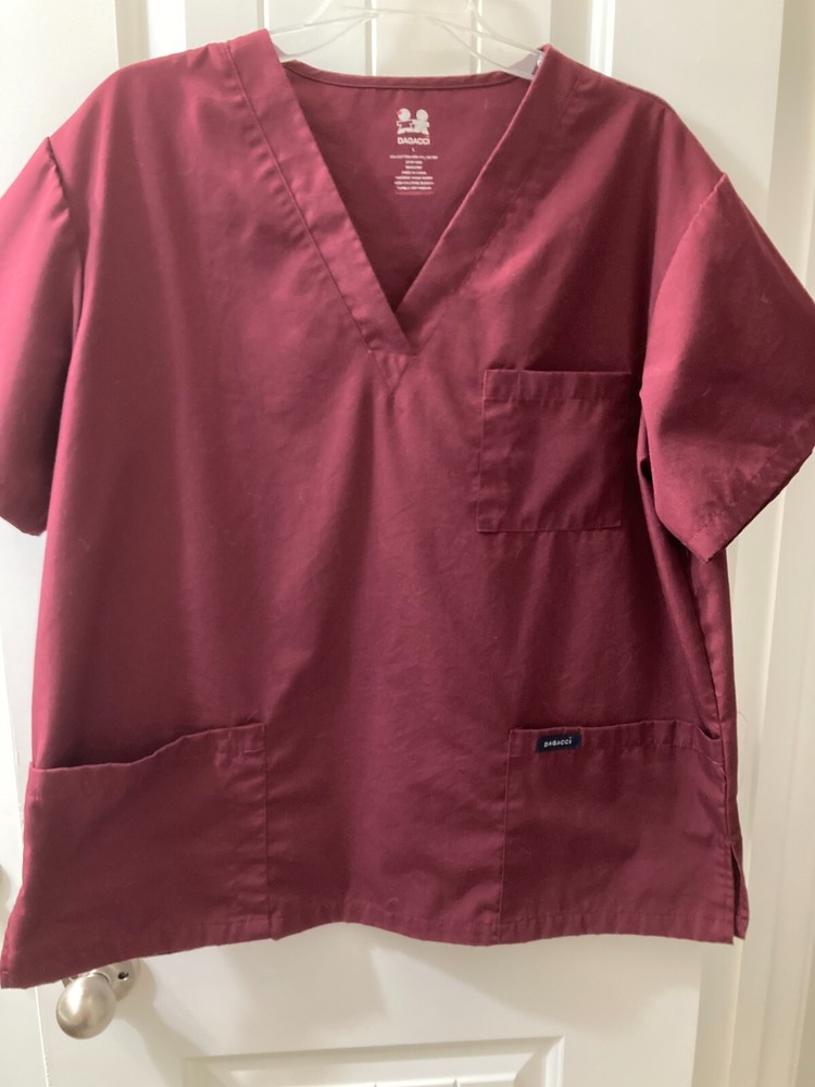 Dagacci Women's Scrubs set, Large Pre Owned, Very Good Condition, V-Neck