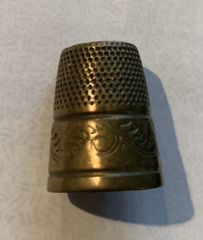 VINTAGE BRASS SEWING THIMBLE SCROLL DESIGN