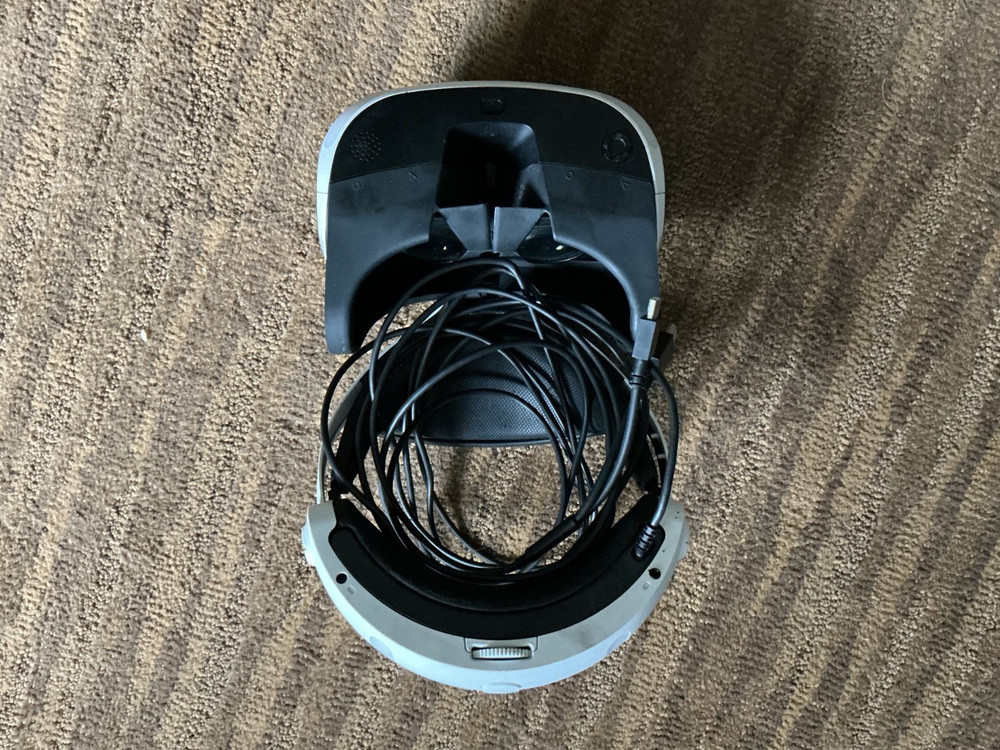 PLAYSTATION 4 PRO VR BUNDLE WITH GAMES