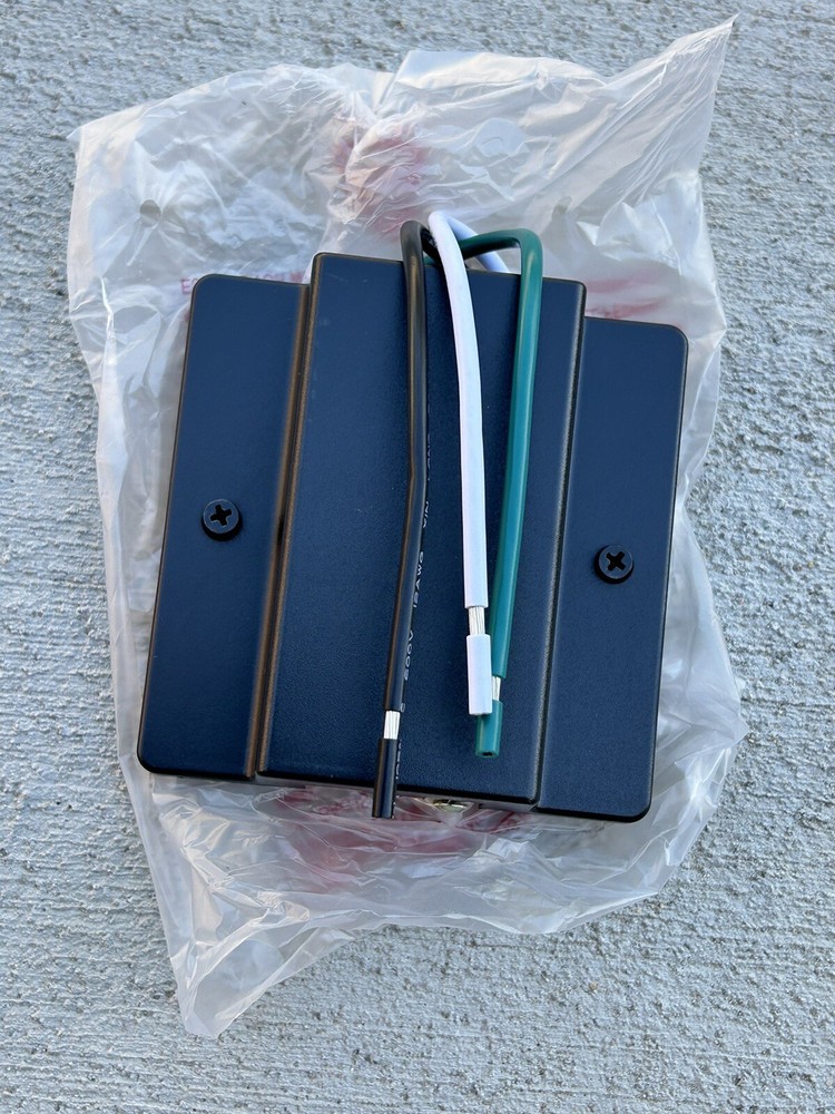 Lithonia Lighting Floating Feed Track Lighting Kit, new (E3) Black