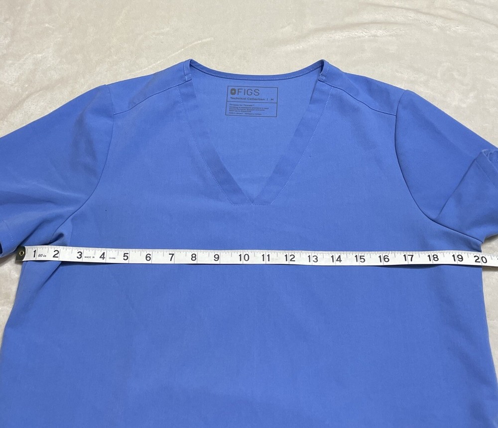 Figs Scrub Top Womens Size Medium Casma Blue Three-Pocket FW1100