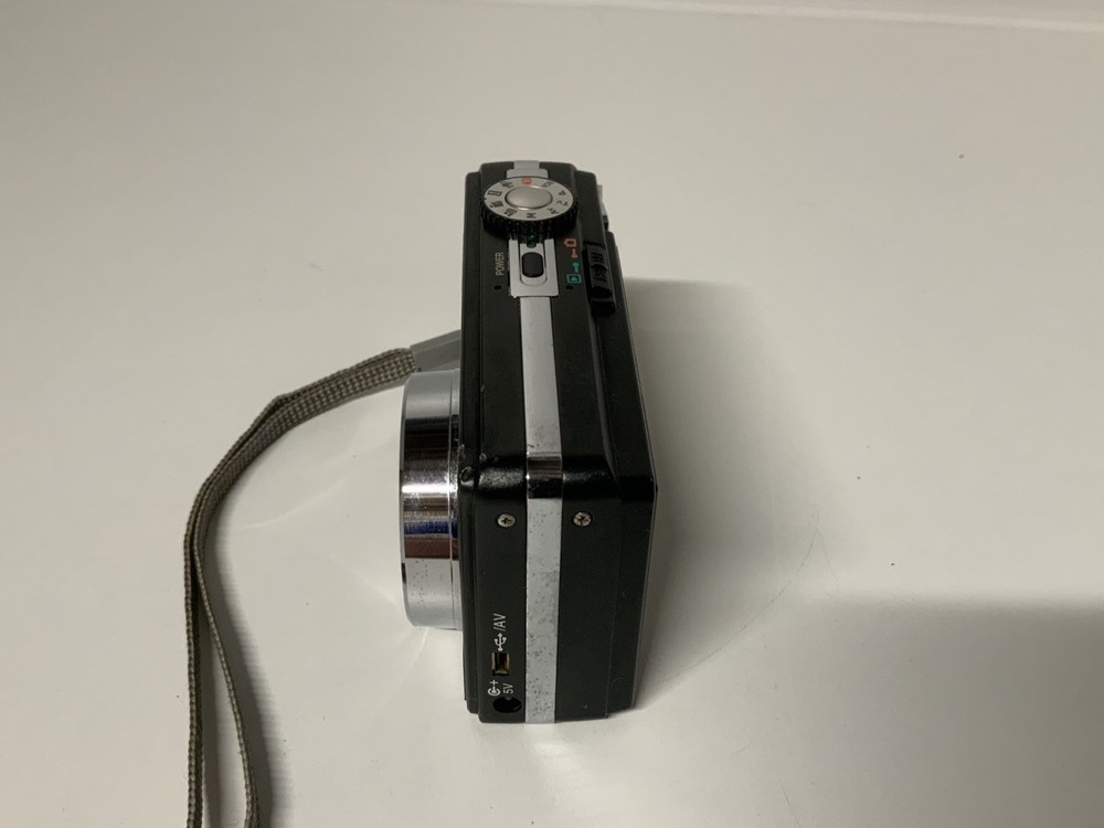 Hitachi HDC-1051E Digital Compact Camera 6x Super Zoom untested read description