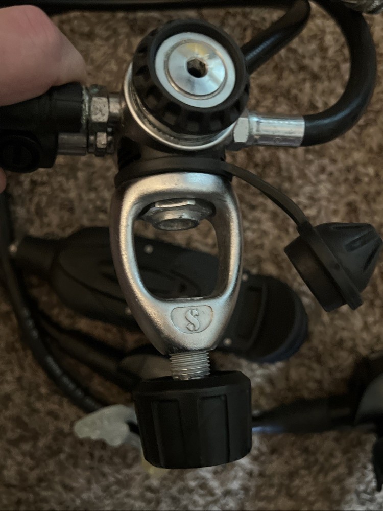 SCUBAPRO MK16 / S550 REGULATOR WITH AERIS DIVE COMPUTER & COMPASS - UNTESTED