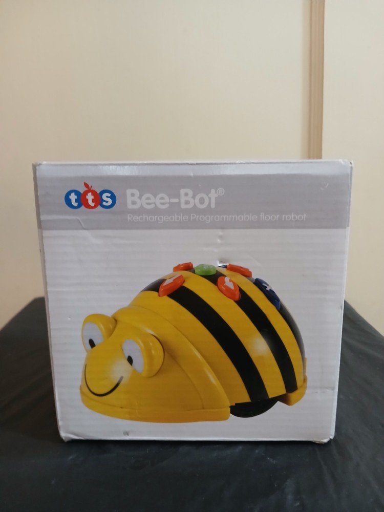 Bee-Bot Programmable Toy Robot Educational STEM Rechargeable Coding Toy IT10380