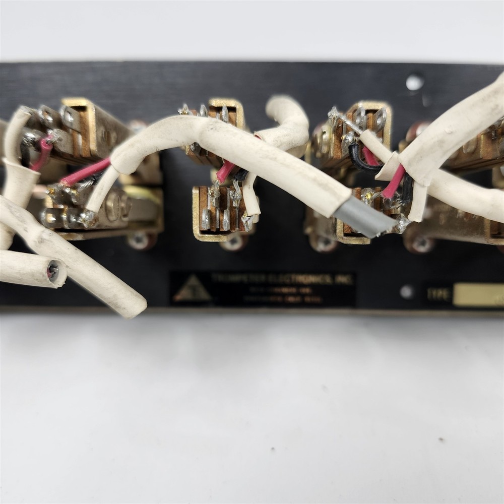 Trompeter JSI-28A Audio Patch Panel w/ 13 ALP3 Loopback Connectors