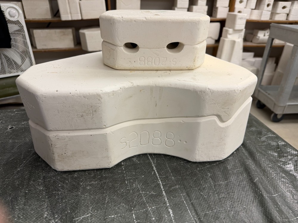 VINTAGE SCIOTO CERAMIC MOLD #S-2088 A & B LARGE SKUNK