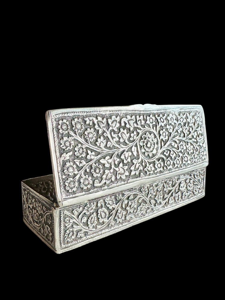Fine Quality Antique Art Deco Anglo Indian Kashmir Solid Silver Snuff Box