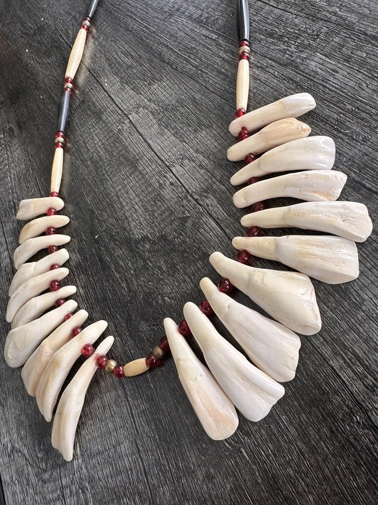 buffalo tooth necklace Native American made Mountain Man rendezvous bison teeth