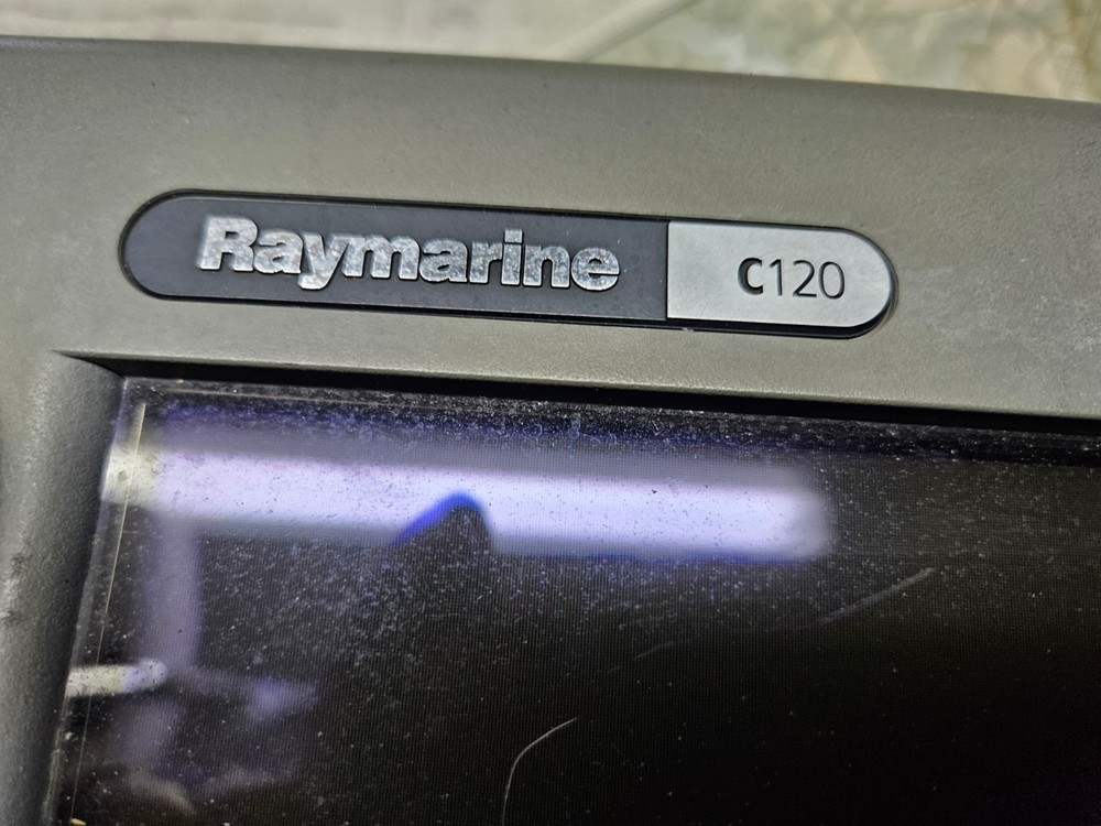 Raymarine C120 Chartplotter, GPS, Fishfinder, Radar