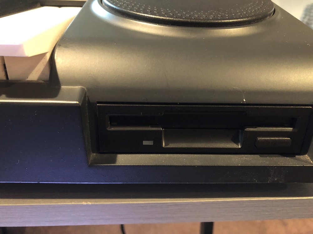 ROLAND DJ-70 SAMPLING WORKSTATION