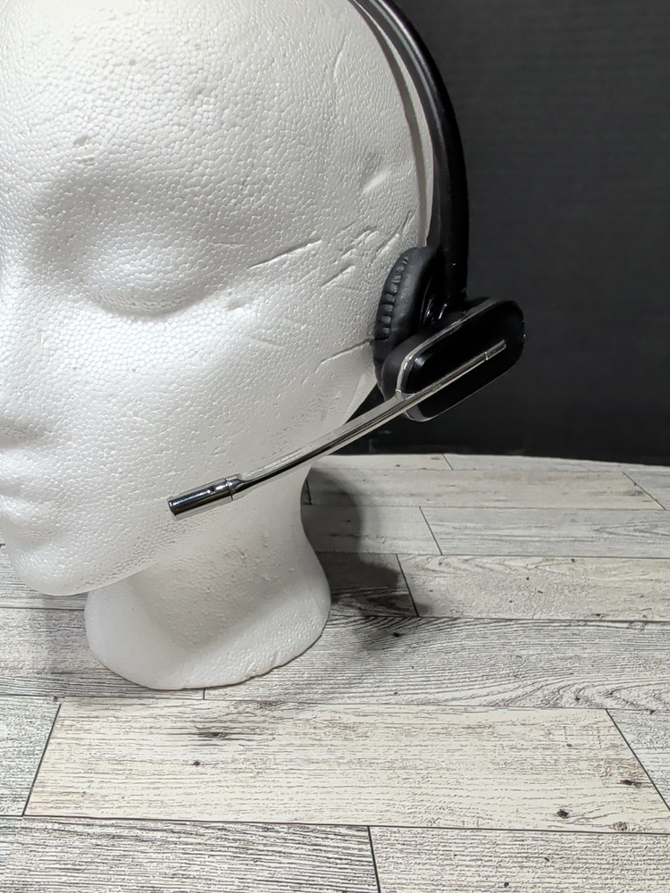 Plantronics Savi W745 Multi Device Wireless Headset System Powers & Holds Charge