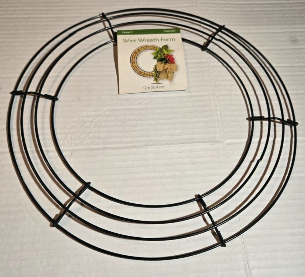 FloraCraft Wite Wreath Form