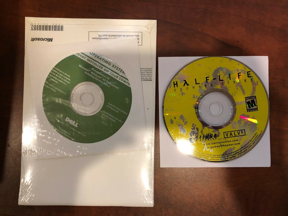 Combo Windows XP Pro & Half-Life: Counter-Strike PC Game by Sierra Studios