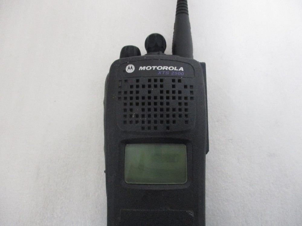 MOTOROLA XTS 2500 WITHOUT BATTERY
