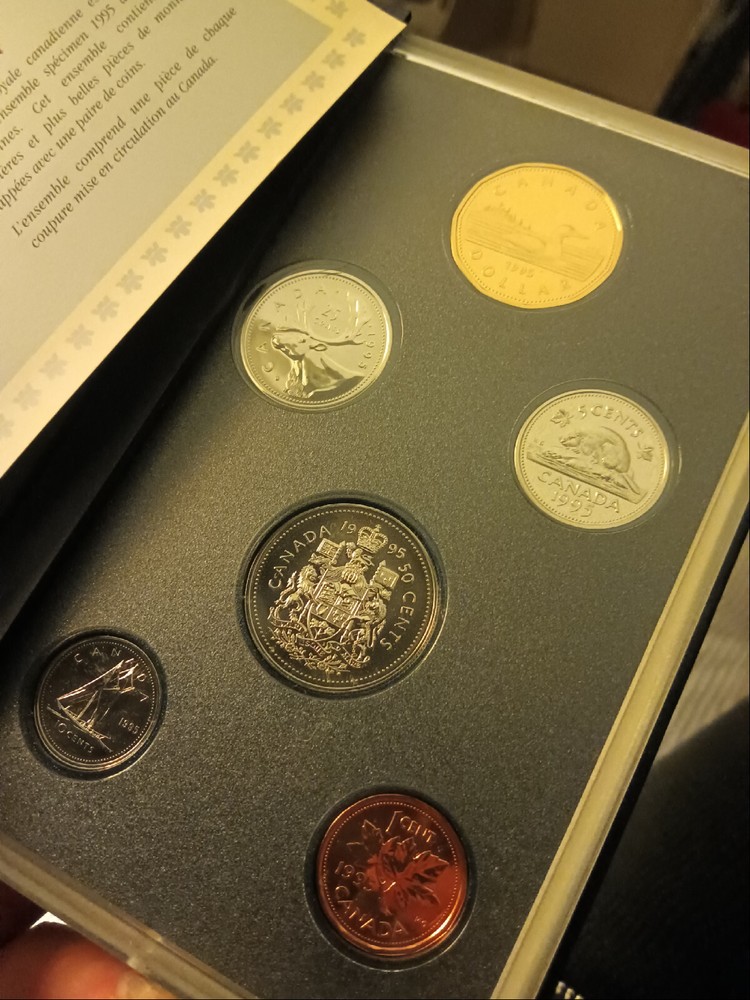 RCM 1995 specimen coin set great condition