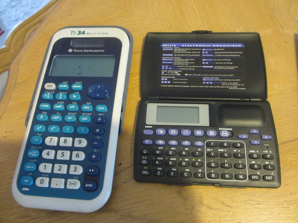 7 Calculators - Scientific - HP - Sharp - Texas Instruments - TI . quantity 7