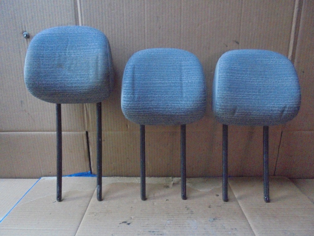 RENAULT TRAFIC 2010 X3 TEXTILE HEADRESTS