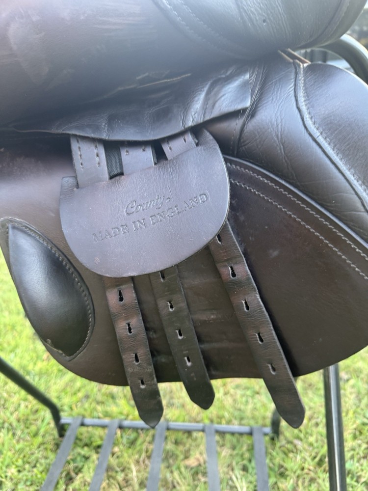 2017 COUNTY SOLUTION HJ 17.5 FORWARD FLAP JUMP SADDLE