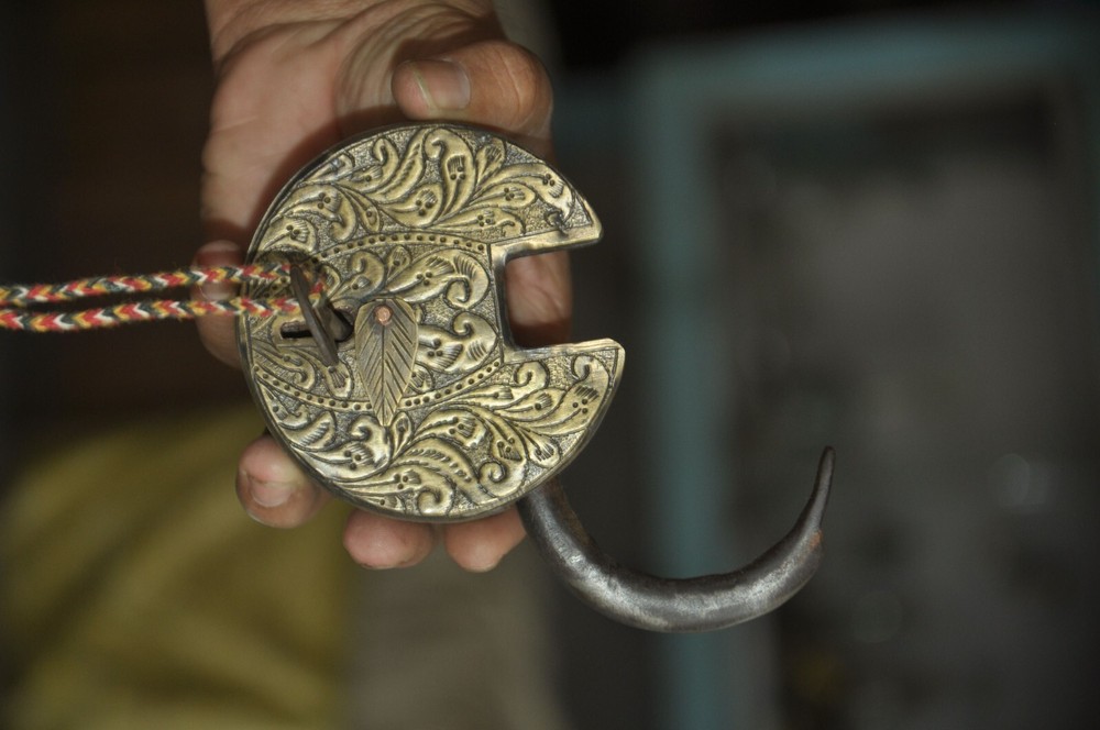 Vintage Iron Round Shape Brass Fitted Engraved Solid Handcrafted Padlock