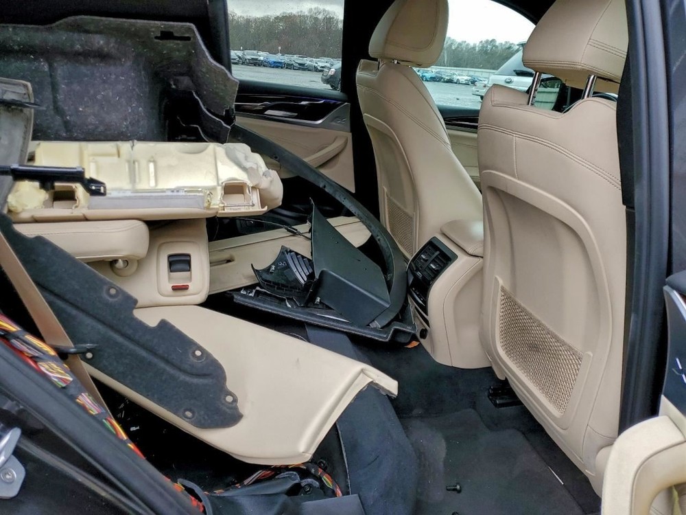 X3 2019 Glove Box 4962446