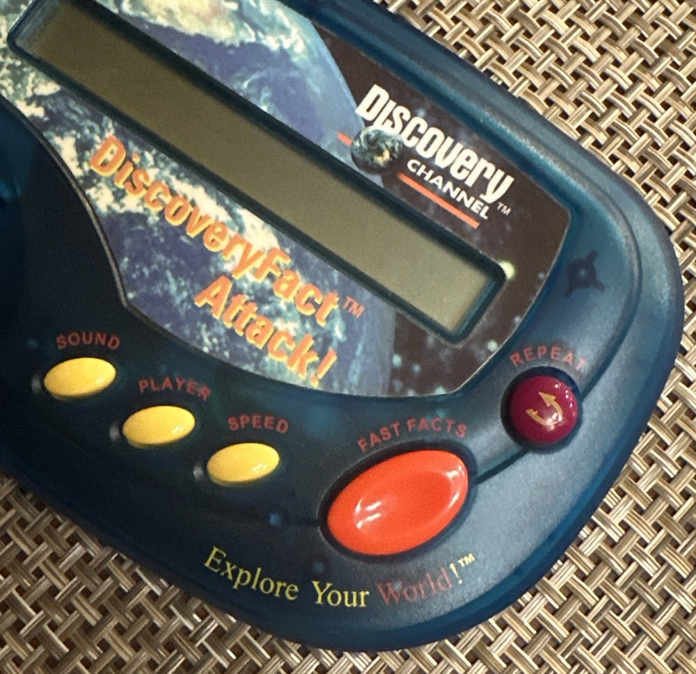 Vtg VTECH DISCOVERY CHANNEL Discoveryfact Attack Handheld Electronic Trivia Game