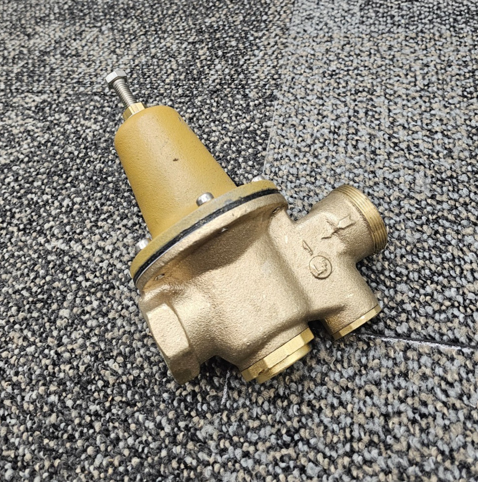 WATTS LF U5B Z3: 1" Water Pressure Reducing Valve, 25-75 psi Range - Lead-Free