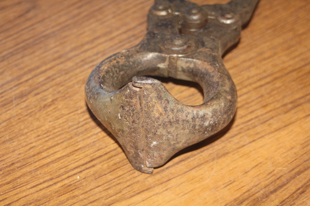 Vintage Castrating Tool