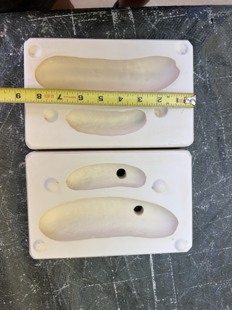 VINTAGE BOOTHE CERAMIC MOLD #641 CUCUMBER/PICKLE