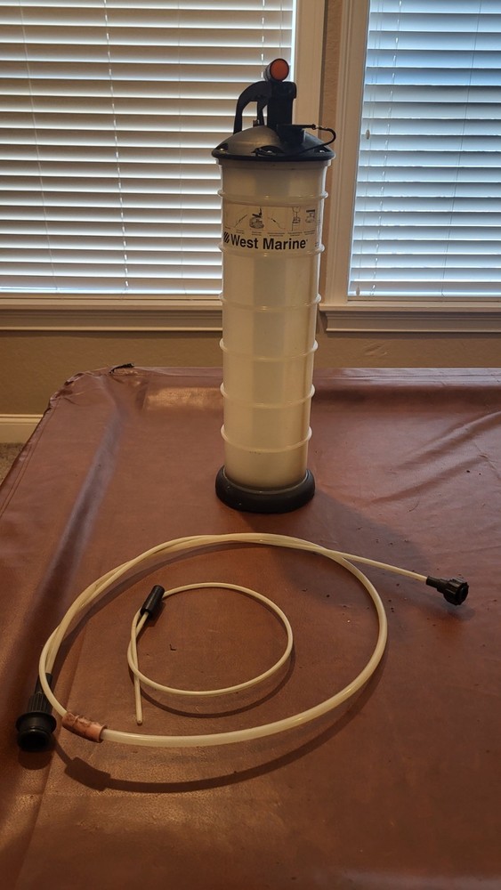 West Marine Oil Extractor - GOOD SUCTION!