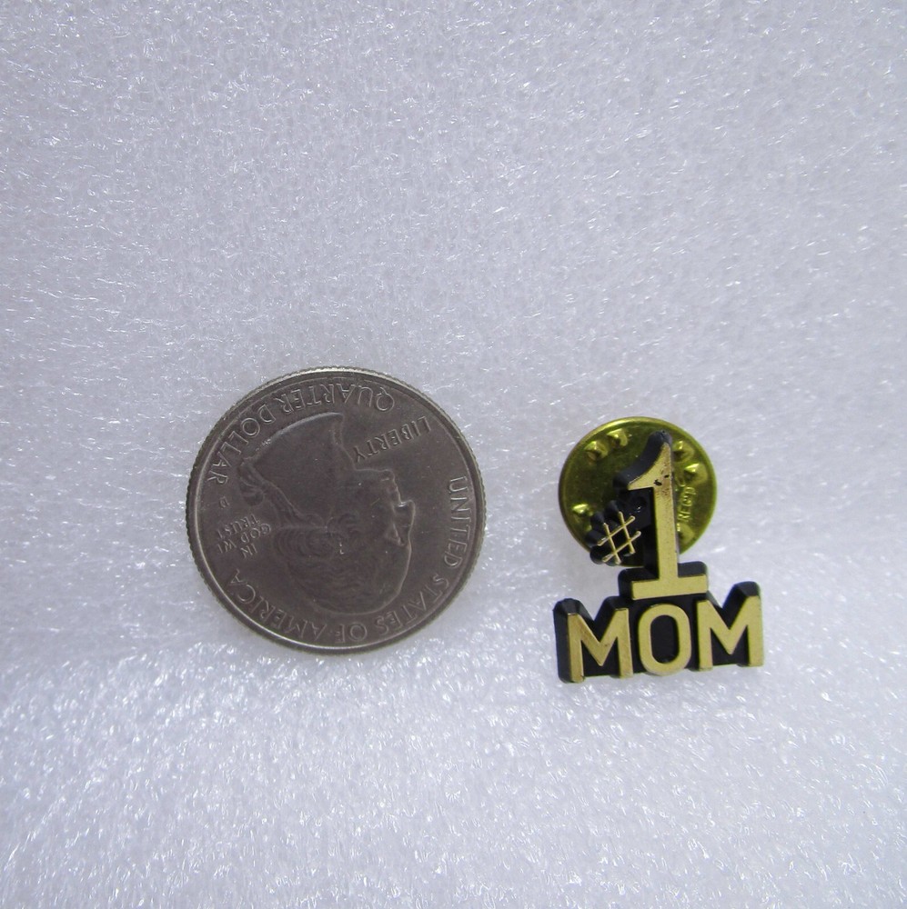 #1 Mom Plastic Pin