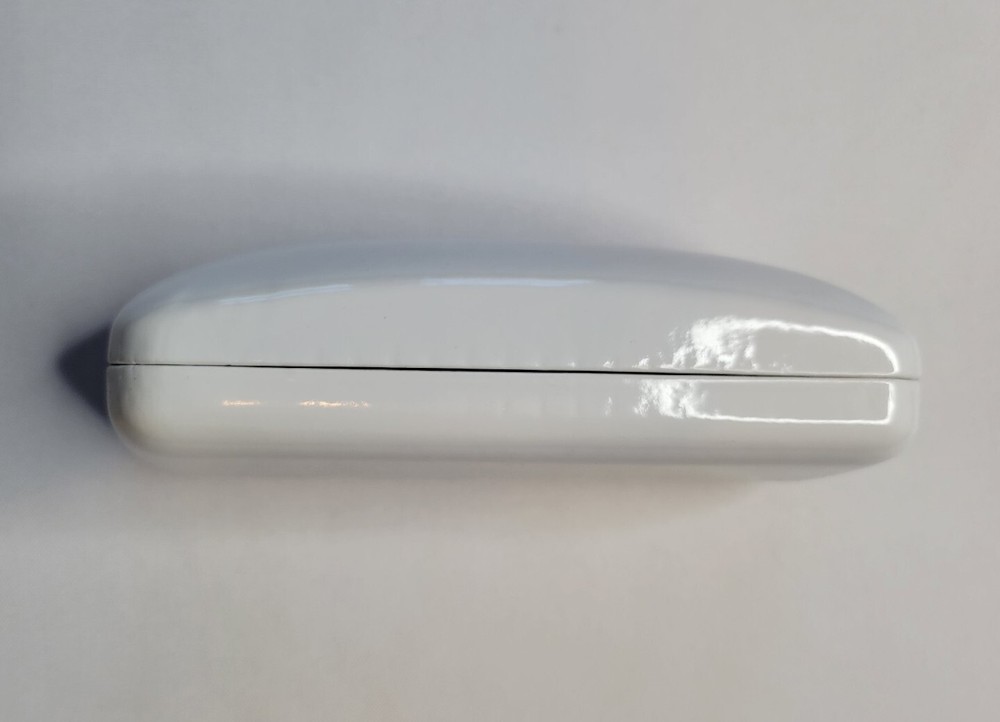NINE WEST MEDIUM WHITE HARD SUNGLASS CASE
