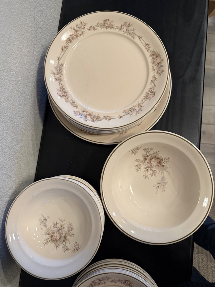 Noritake Keltcraft Dish Set Service for 9