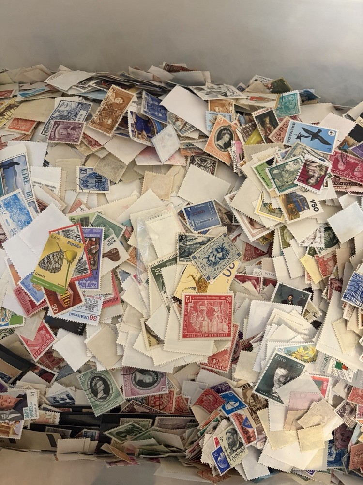 5000 World Stamps Off Paper Mixture In Box For Sorting