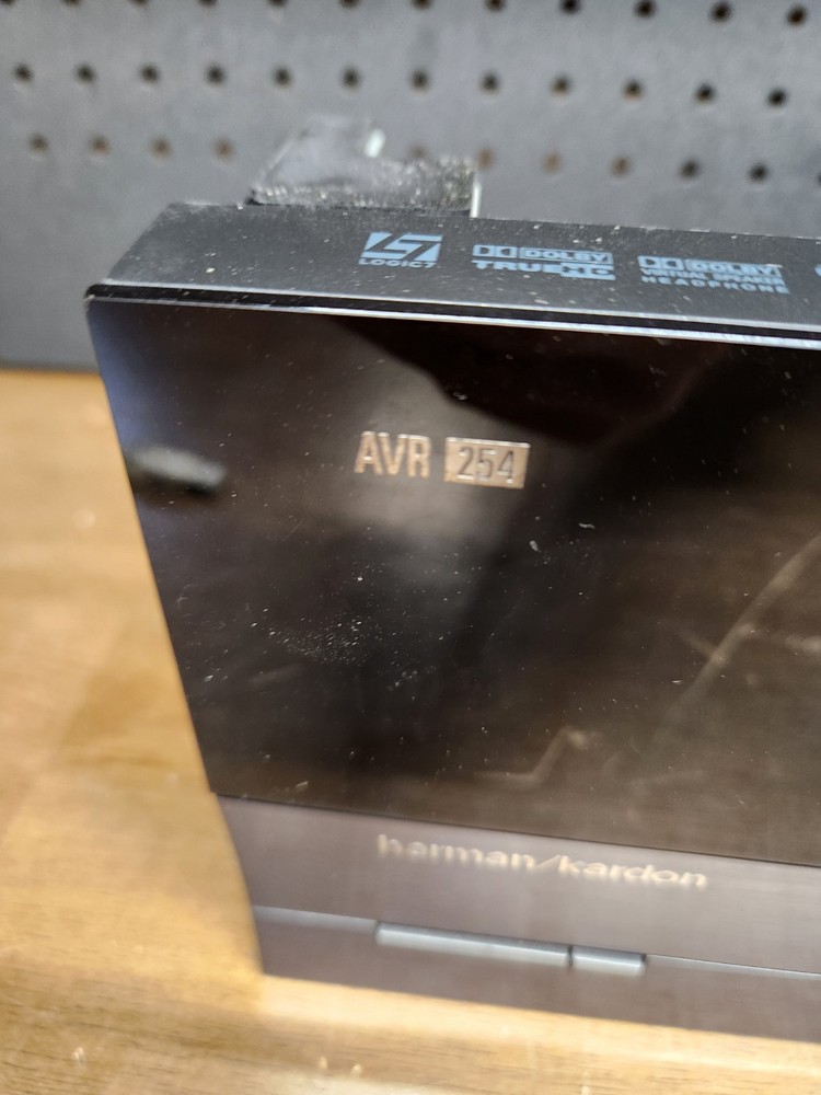 Harman Kardon AVR 254 Front Display