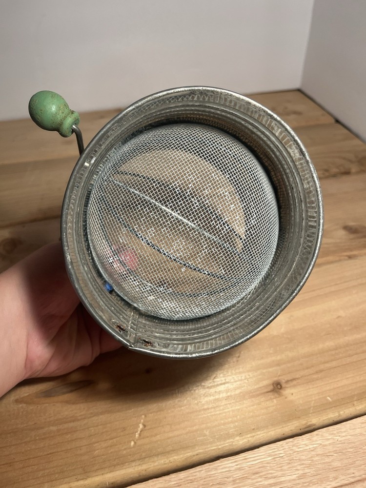 Bromwells 5 Cup Flour Sifter With Green Knob. Missing Handle