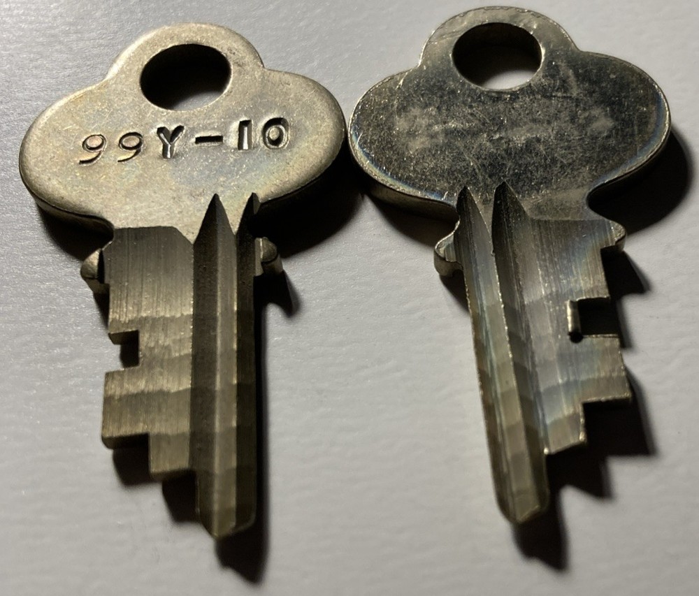 1 Eagle # 99Y10 Luggage Key