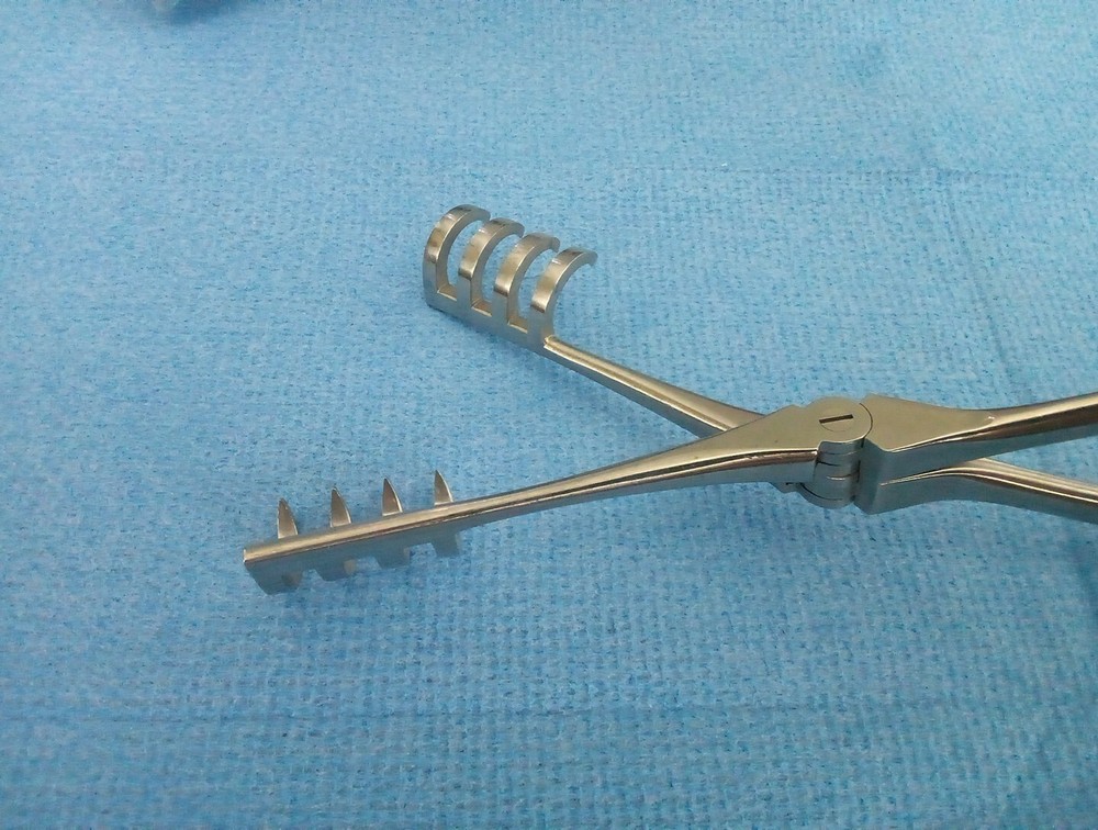 V. Mueller SU3190 Beckman Goiter Retractor