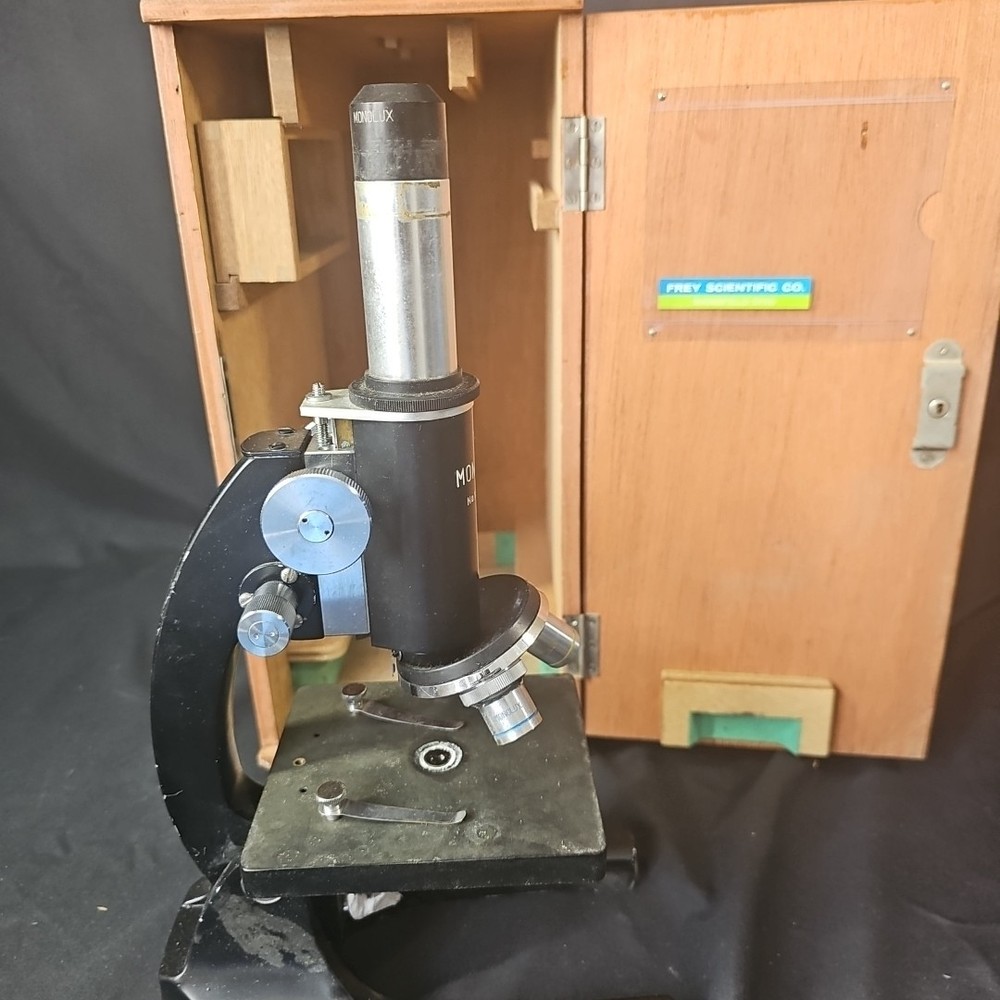VINTAGE MONOLUX MICROSCOPE IN CASE Missing Pieces