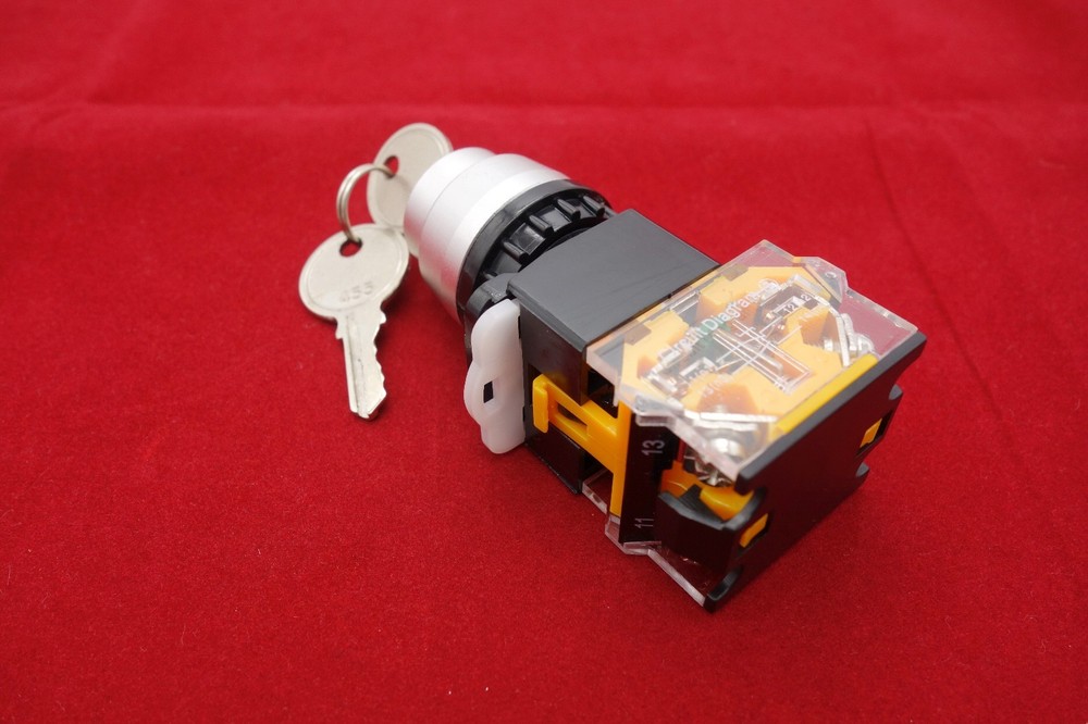 1PC Cutout 22MM Key Selector Switch 3 Position Maintained select switch LAY39