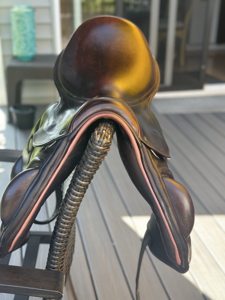 County Solution Jump Saddle 18 M SR