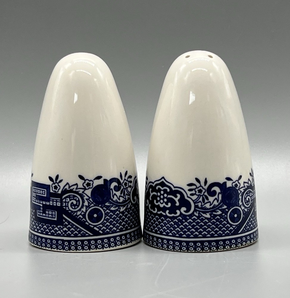 Blue Willow Salt & Pepper Shaker Set