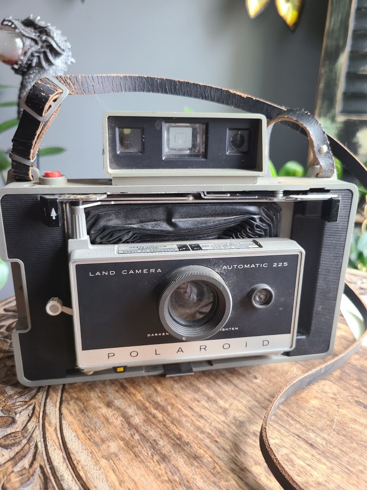 Polaroid Land Camera Automatic 225 Folding Bellows 100 Packfilm Untested Vintage